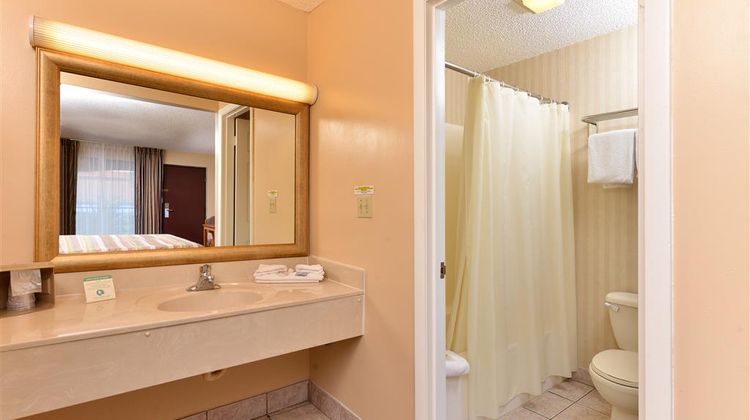Americas Best Value Inn - Ocean Inn Room