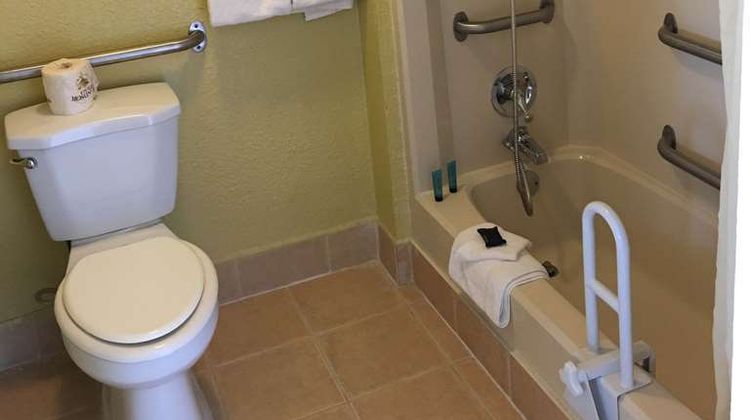Americas Best Value Inn & Suites Room