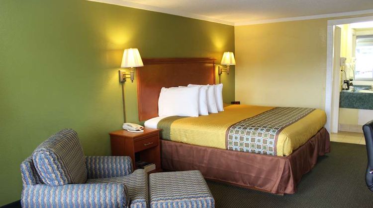 Americas Best Value Inn & Suites Room