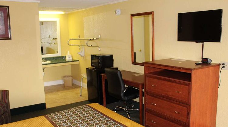 Americas Best Value Inn & Suites Room