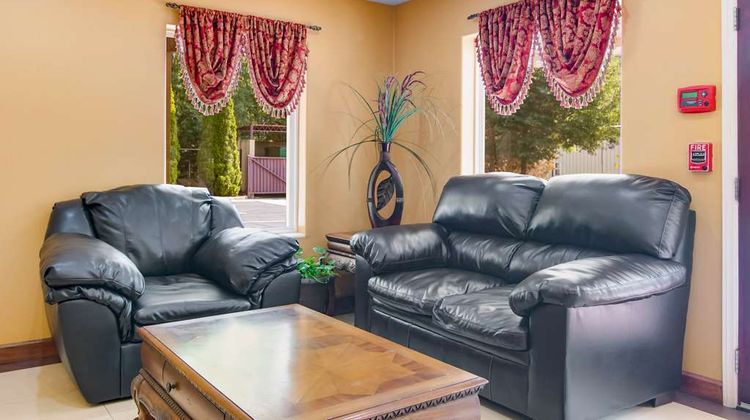 Americas Best Value Inn & Suites Lobby