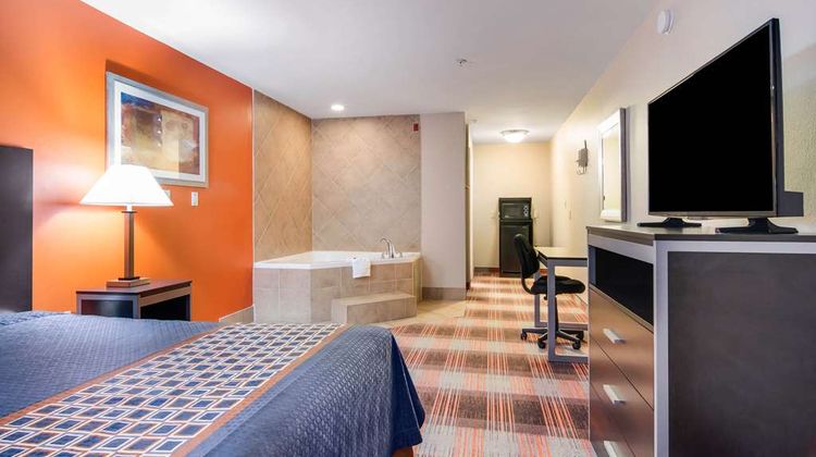 Americas Best Value Inn & Suites Suite