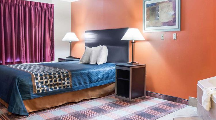 Americas Best Value Inn & Suites Suite