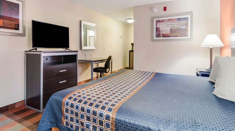 Americas Best Value Inn & Suites Room