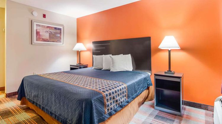 Americas Best Value Inn & Suites Room