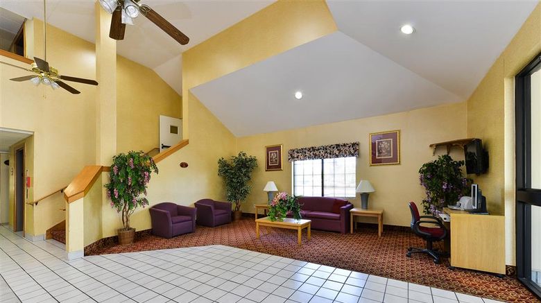 <b>Americas Best Value Inn & Suites Lobby</b>. Images powered by <a href="https://iceportal.shijigroup.com/" title="IcePortal" target="_blank">IcePortal</a>.