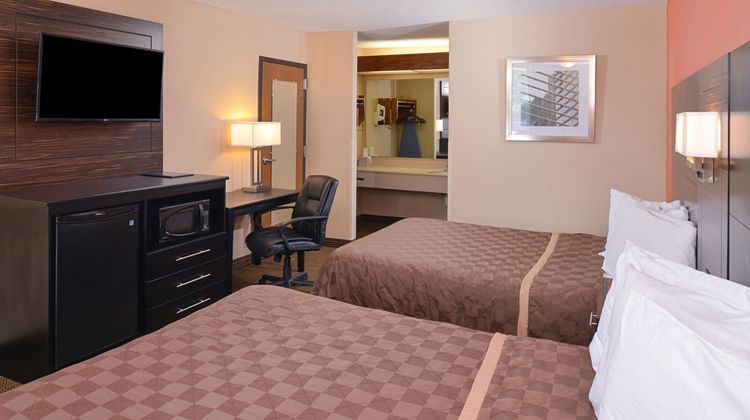 Americas Best Value Inn Collinsville Room