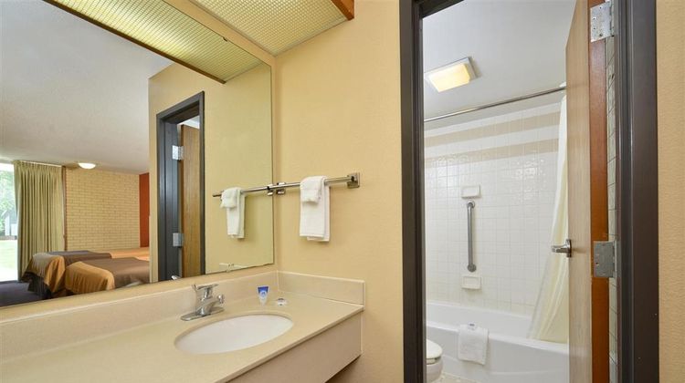 Americas Best Value Inn Collinsville Room