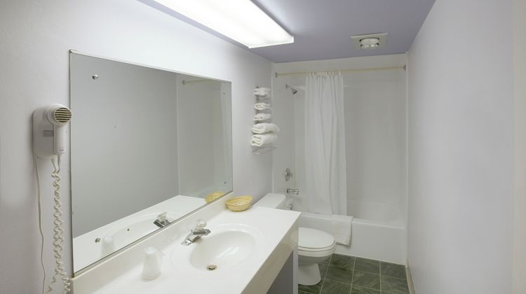 Americas Best Value Inn Room