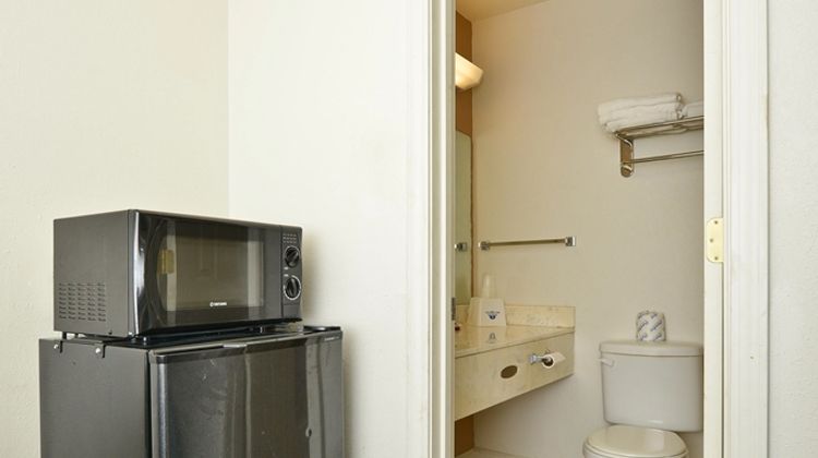 Americas Best Value Inn Room