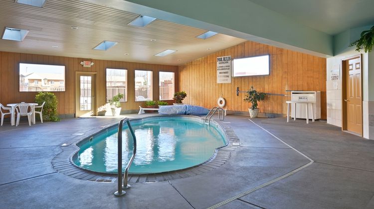 Americas Best Value Inn Pool