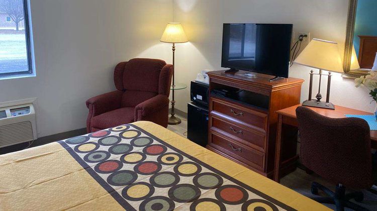 Americas Best Value Inn Room