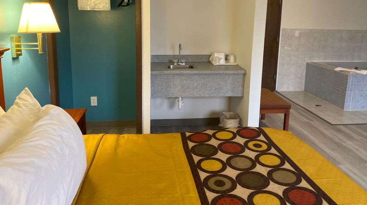 Americas Best Value Inn Suite