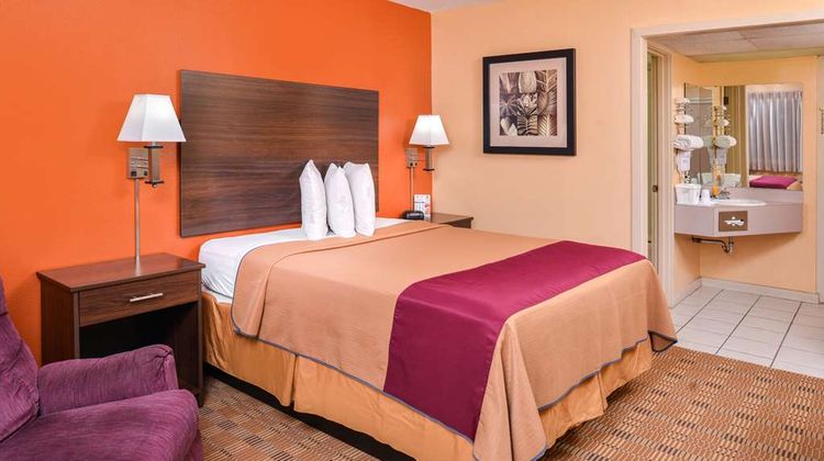 Americas Best Value Garden Prairie Inn Room