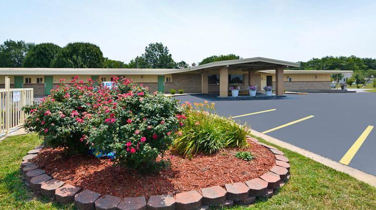 Countryside Inn Exterior