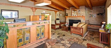 Countryside Inn Lobby