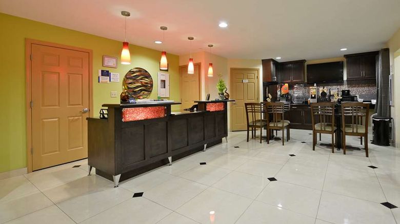 <b>Americas Best Value Inn Lobby</b>. Images powered by <a href="https://iceportal.shijigroup.com/" title="IcePortal" target="_blank">IcePortal</a>.