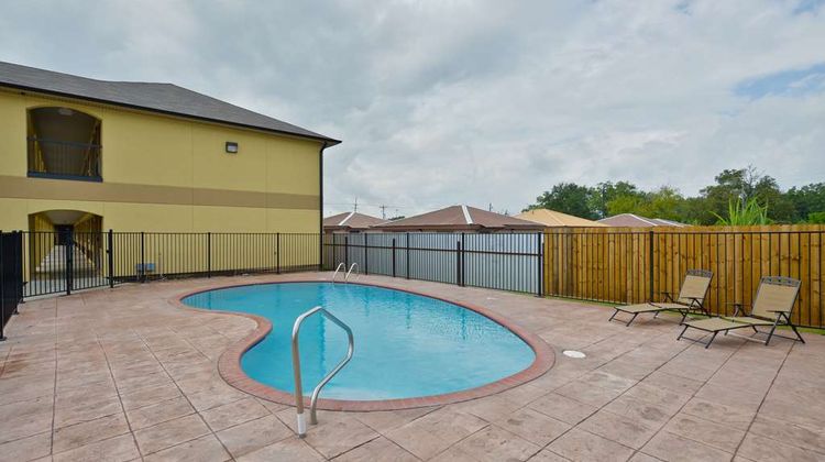 Americas Best Value Inn Pool