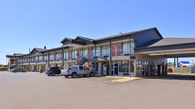 Americas Best Value Inn Exterior