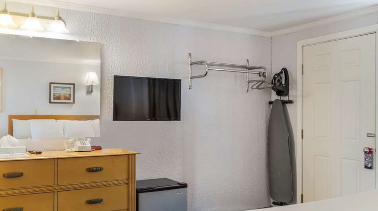 Americas Best Value Inn Room