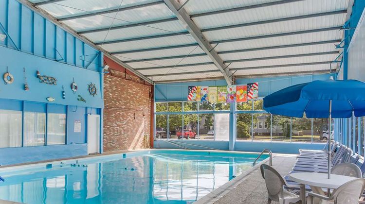 Americas Best Value Inn Pool