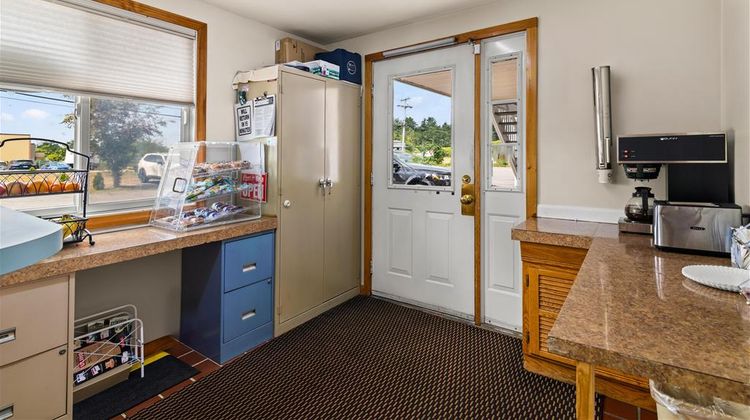 Americas Best Value Inn Lobby