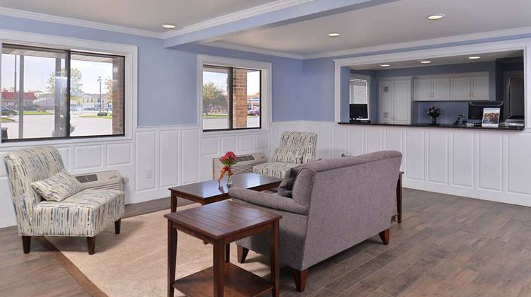 Americas Best Value Inn Birch Run Lobby