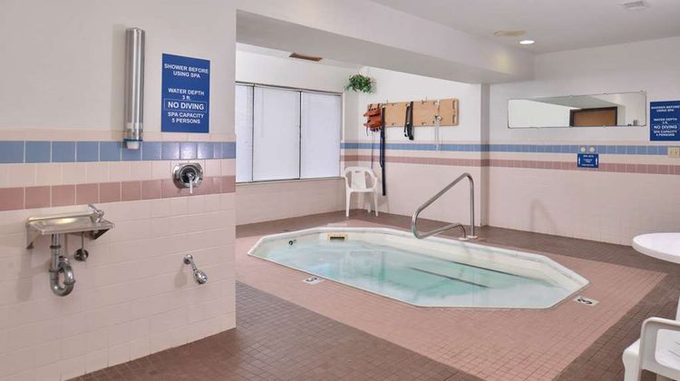 Americas Best Value Inn Birch Run Pool