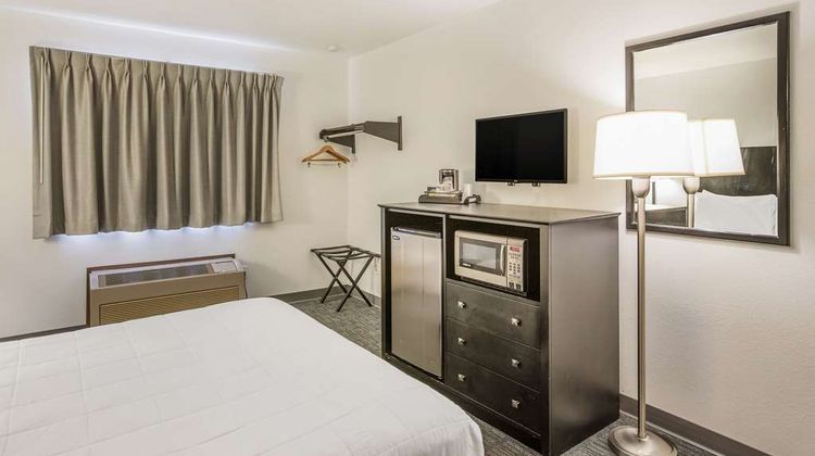 Americas Best Value Inn Birch Run Room
