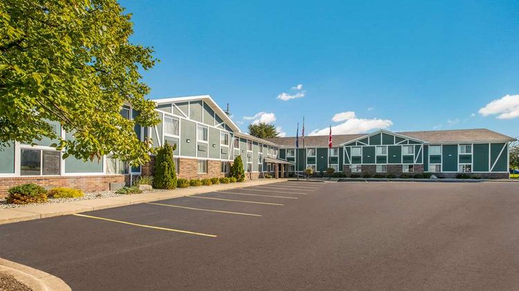Americas Best Value Inn Birch Run Exterior