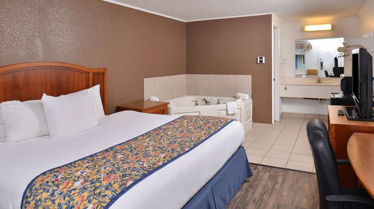 Americas Best Value Inn & Suites Jackson Suite
