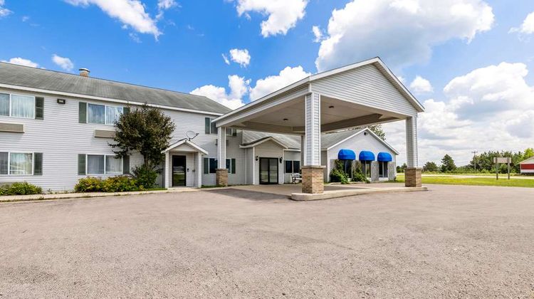 Americas Best Value Inn - Tahquamenon Co Exterior