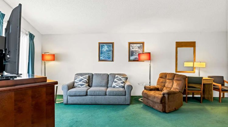Americas Best Value Inn - Tahquamenon Co Suite