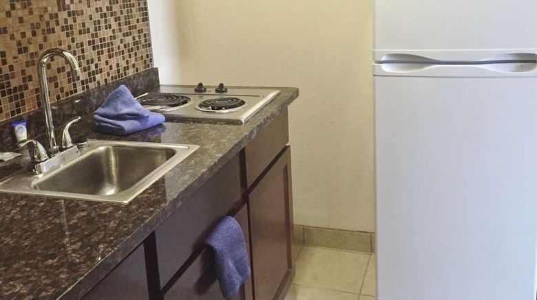 <b>Americas Best Value Inn - Romulus Suite</b>. Images powered by <a href="https://iceportal.shijigroup.com/" title="IcePortal" target="_blank">IcePortal</a>.