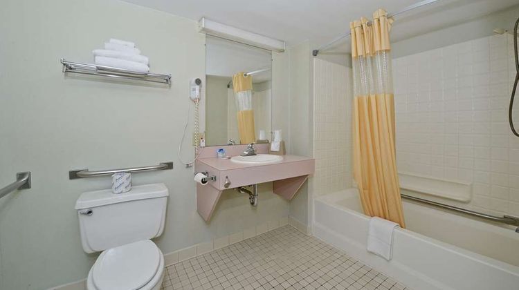 Americas Best Value Inn St Ignace Room