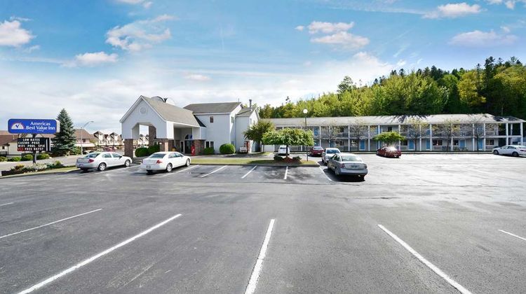 Americas Best Value Inn St Ignace Exterior