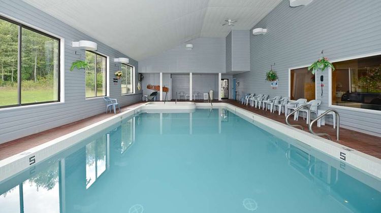 Americas Best Value Inn St Ignace Pool