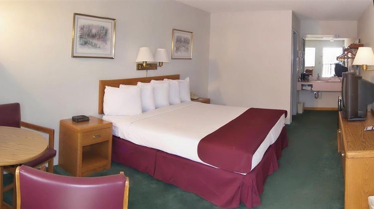 Americas Best Value Inn St Ignace Room