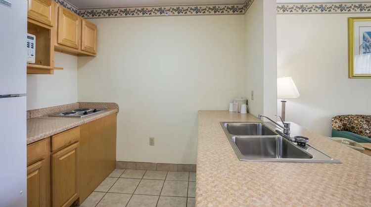 Americas Best Value Inn Suite