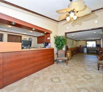 Americas Best Value Inn & Suites-Warren Lobby