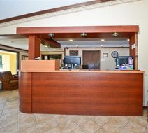 Americas Best Value Inn & Suites-Warren Lobby