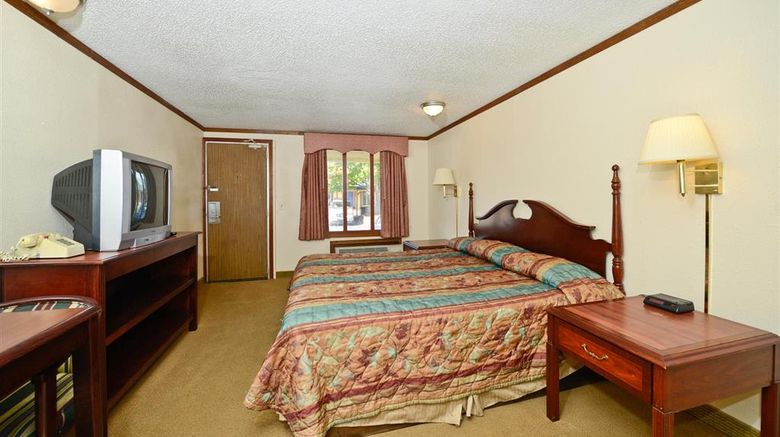 <b>Americas Best Value Inn & Suites-Warren Room</b>. Images powered by <a href="https://iceportal.shijigroup.com/" title="IcePortal" target="_blank">IcePortal</a>.