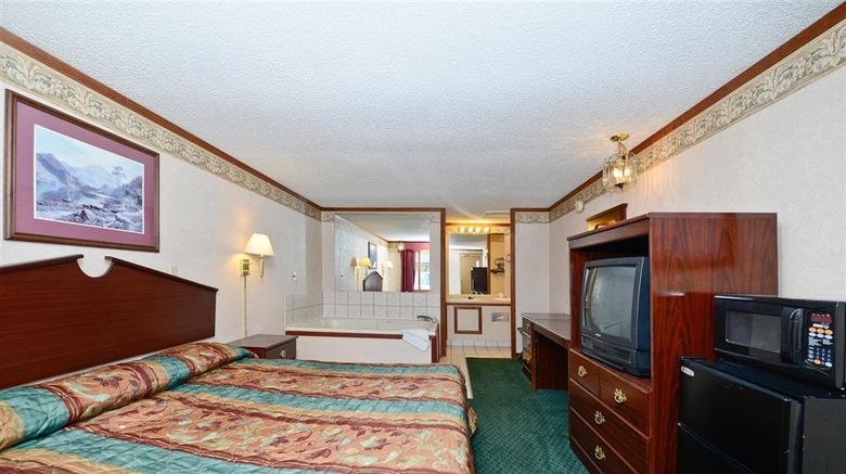 <b>Americas Best Value Inn & Suites-Warren Suite</b>. Images powered by <a href="https://iceportal.shijigroup.com/" title="IcePortal" target="_blank">IcePortal</a>.
