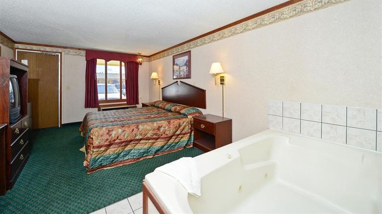 <b>Americas Best Value Inn & Suites-Warren Suite</b>. Images powered by <a href="https://iceportal.shijigroup.com/" title="IcePortal" target="_blank">IcePortal</a>.