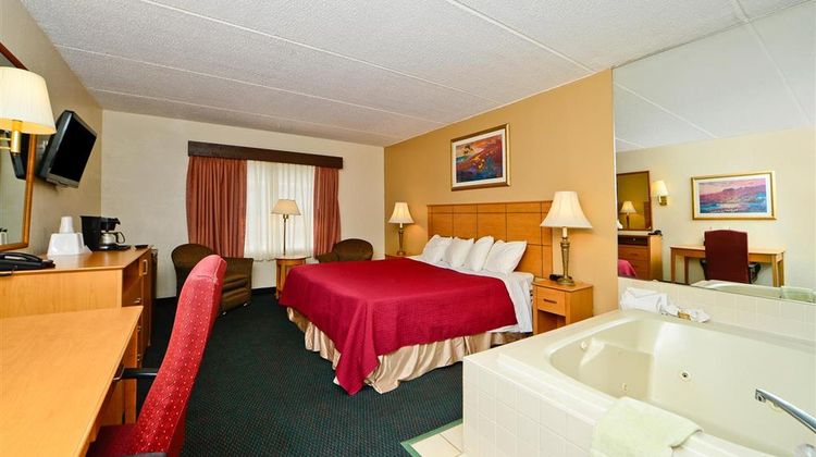 Americas Best Value Inn Suite