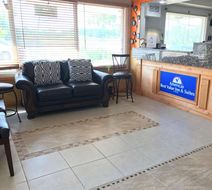 Americas Best Value inn Macon Lobby