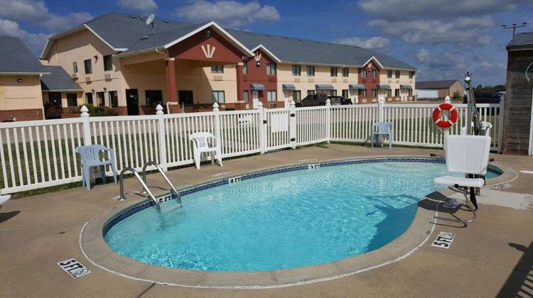 Americas Best Value Inn & Stes-Nevada Pool