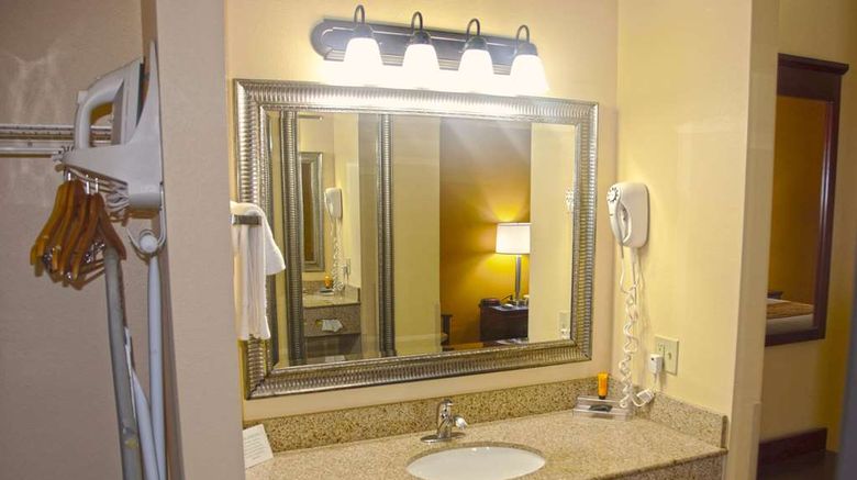 <b>Americas Best Value Inn St. Robert Room</b>. Images powered by <a href="https://iceportal.shijigroup.com/" title="IcePortal" target="_blank">IcePortal</a>.