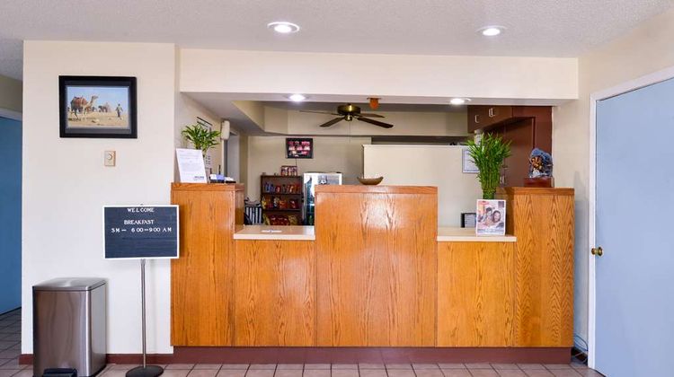 Americas Best Value Inn Sullivan Lobby