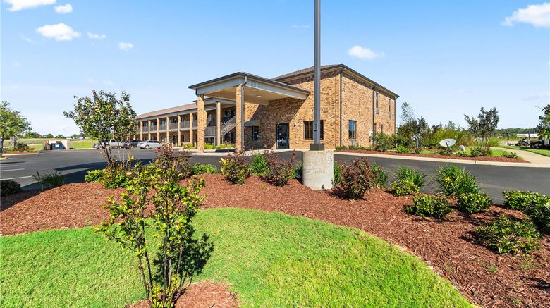 <b>Americas Best Value Inn- Byhalia Exterior</b>. Images powered by <a href="https://iceportal.shijigroup.com/" title="IcePortal" target="_blank">IcePortal</a>.